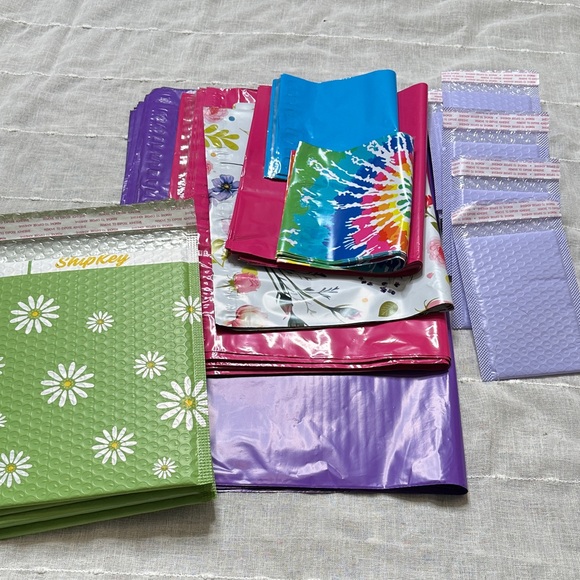 100 Piece Bundle of Poly Mailers & Bubble Mailers Assorted Sizes & Colors NWOT - Picture 8 of 12